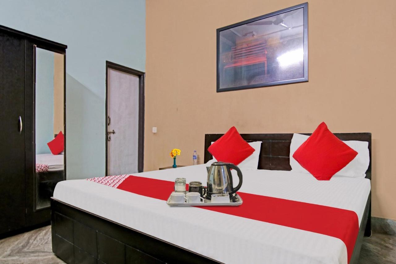Flagship Hotel Decent Stay Near Pvr Vikaspuri Delhi New Delhi Buitenkant foto