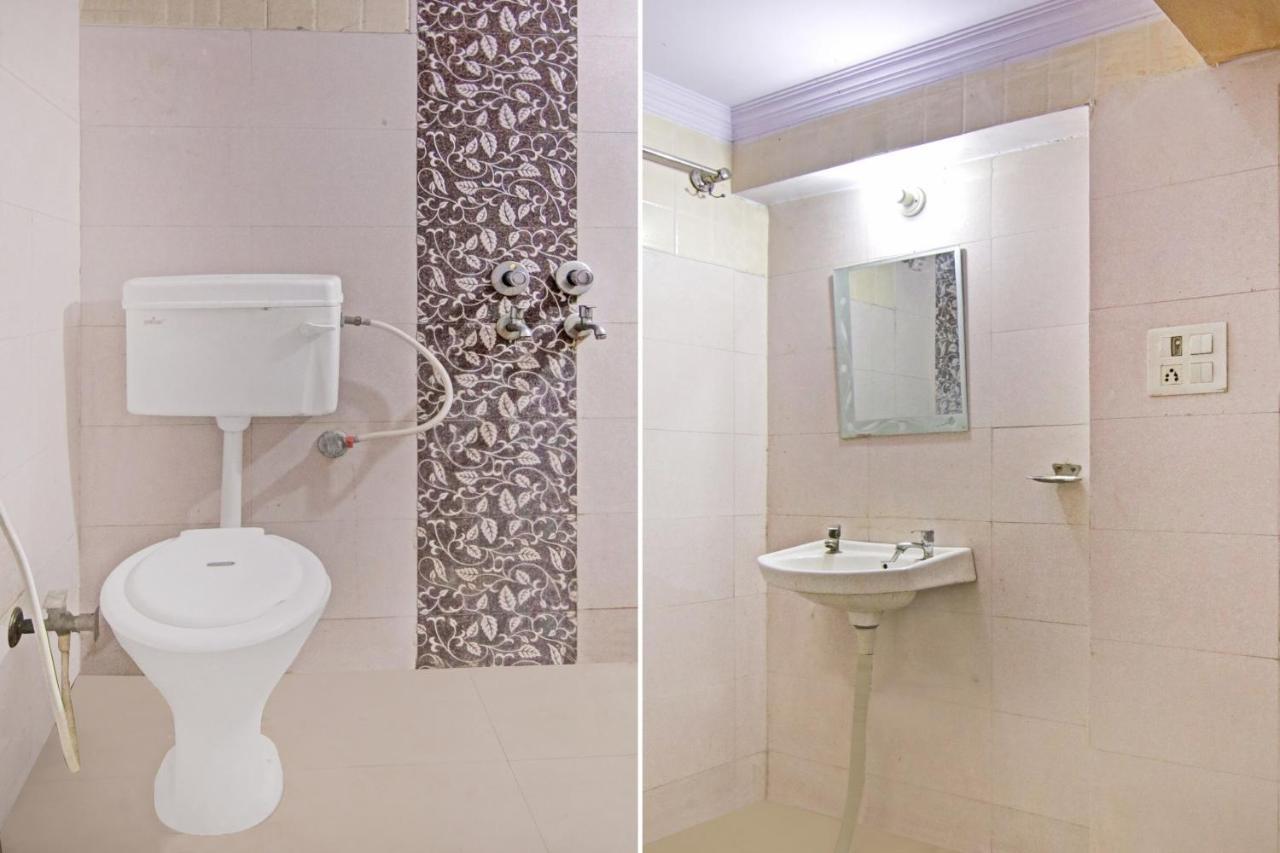 Flagship Hotel Decent Stay Near Pvr Vikaspuri Delhi New Delhi Buitenkant foto