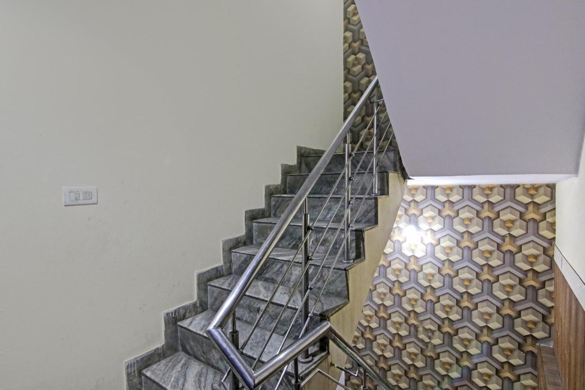Flagship Hotel Decent Stay Near Pvr Vikaspuri Delhi New Delhi Buitenkant foto
