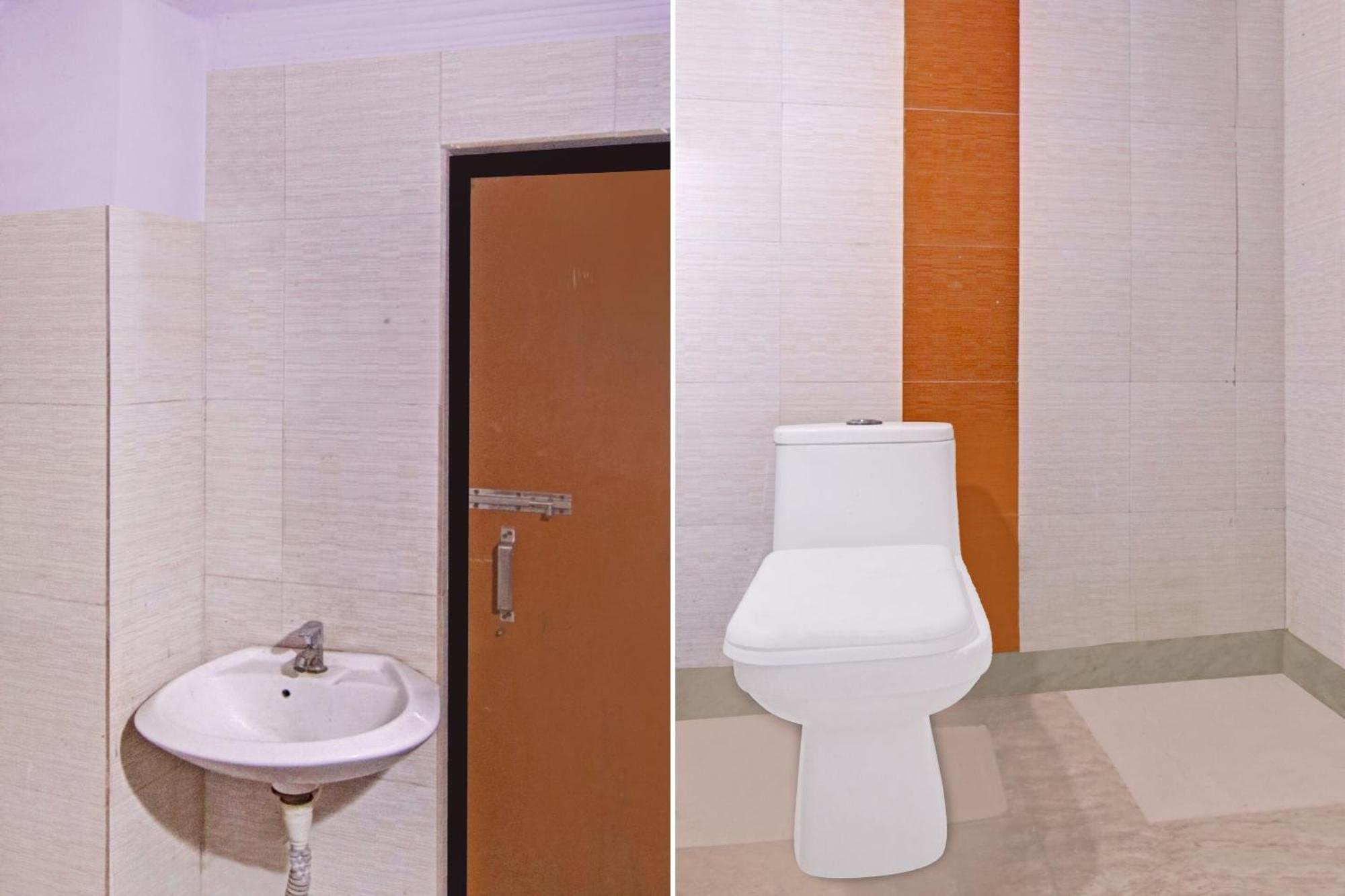 Flagship Hotel Decent Stay Near Pvr Vikaspuri Delhi New Delhi Buitenkant foto