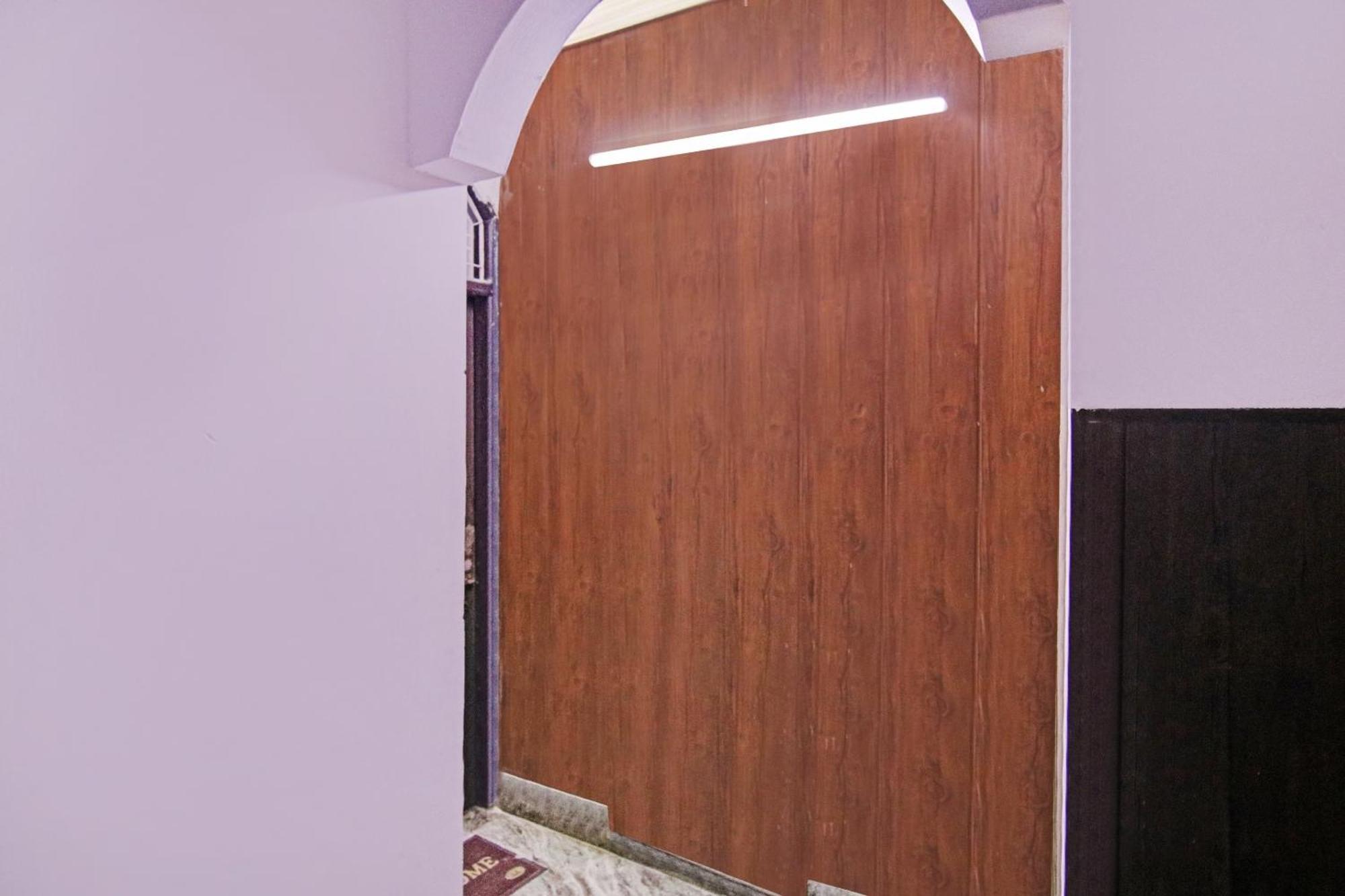 Flagship Hotel Decent Stay Near Pvr Vikaspuri Delhi New Delhi Buitenkant foto